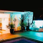 Вилла Madora - Private Pool, Amazing Garden, Sea View, Quiet Location Тиас