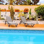 Вилла Madora - Private Pool, Amazing Garden, Sea View, Quiet Location *