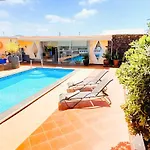 Вилла Madora - Private Pool, Amazing Garden, Sea View, Quiet Location *